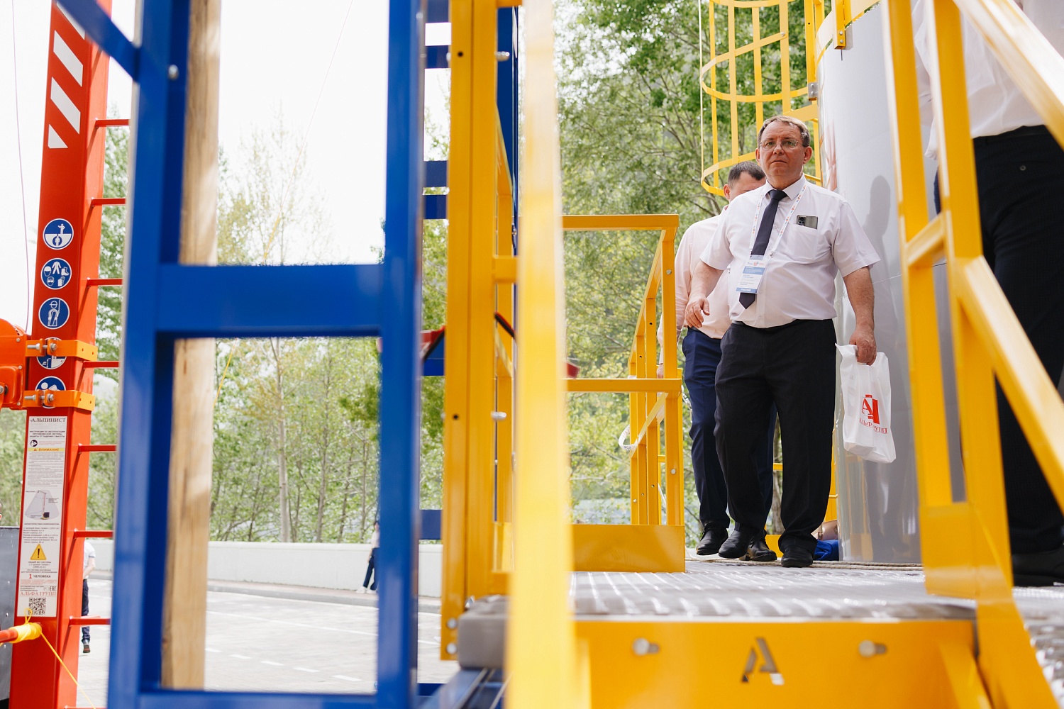 АЛЬФА ГРУПП приняло активное участие с 24 по 27 апреля в совещании на тему «Итоги работы по охране труда, промышленной, противофонтанной, пожарной и газовой безопасности в дочерних обществах и организациях ПАО „Газпром“ в 2023 году и задачи на 2024 год». АЛЬФА ГРУПП приняло активное участие с 24 по 27 апреля в совещании на тему «Итоги работы по охране труда, промышленной, противофонтанной, пожарной и газовой безопасности в дочерних обществах и организациях ПАО „Газпром“ в 2023 году и задачи на 2024 год».